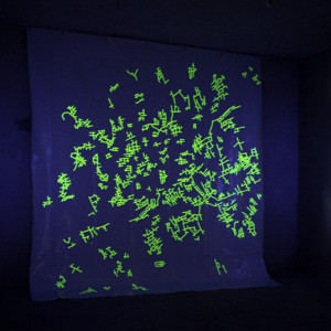 Fluoreszierendes Klebeband auf Folie, 350 x 350 cm, Installation Schloss Osterstein, 2017